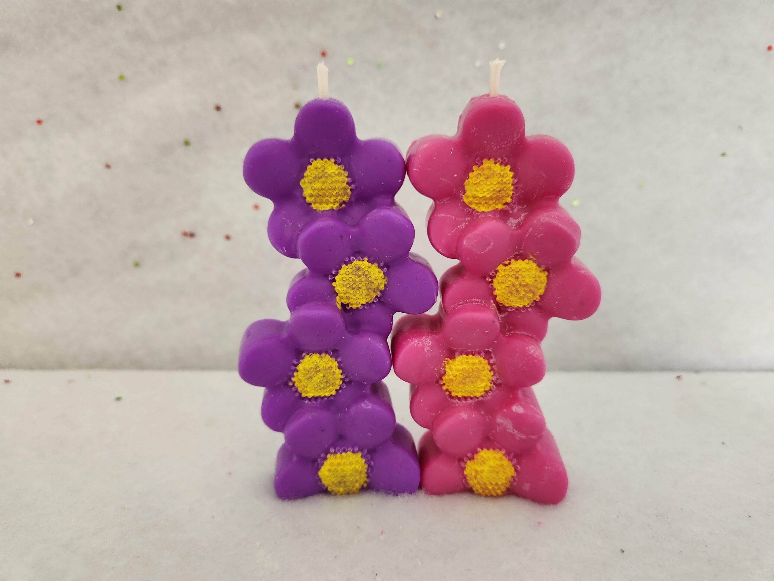 Bougie Rangée de Fleurs Violette et Rose Fushia – Image 1