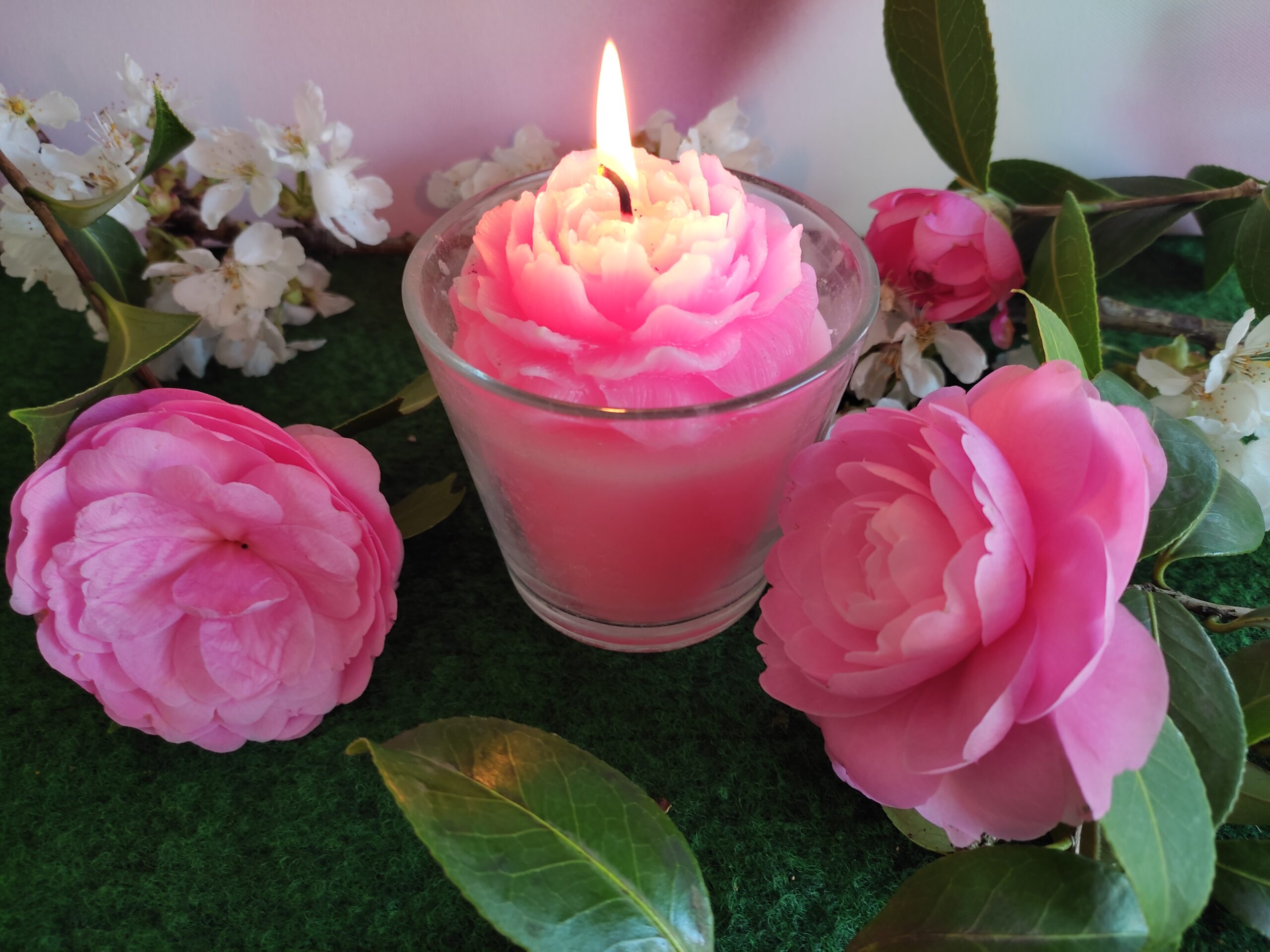 Bougie fleur rose fluo dans sa verrine – Image 1