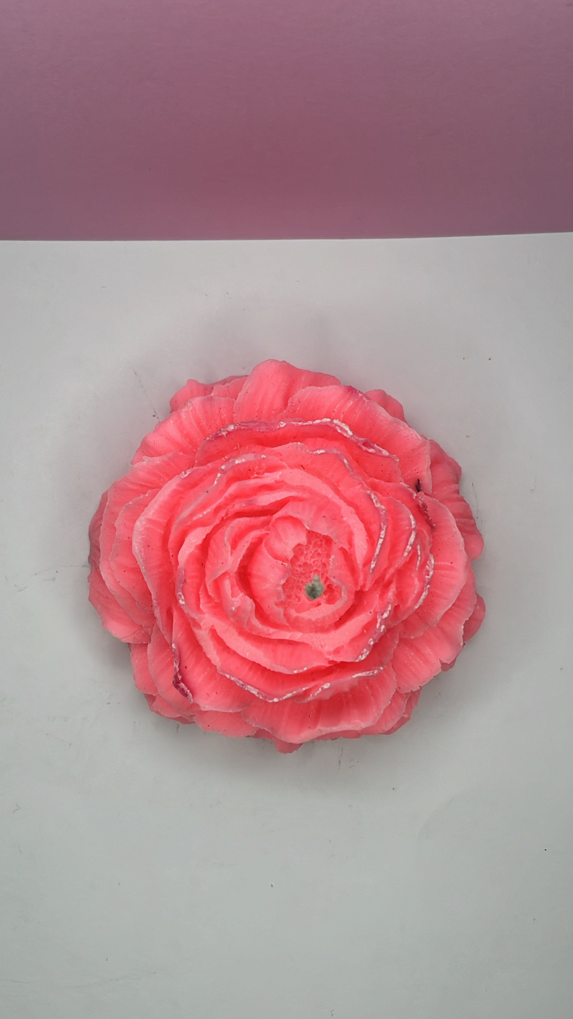 Bougie Fêtes des Mères : Camélia Rose Fluo – Image 2