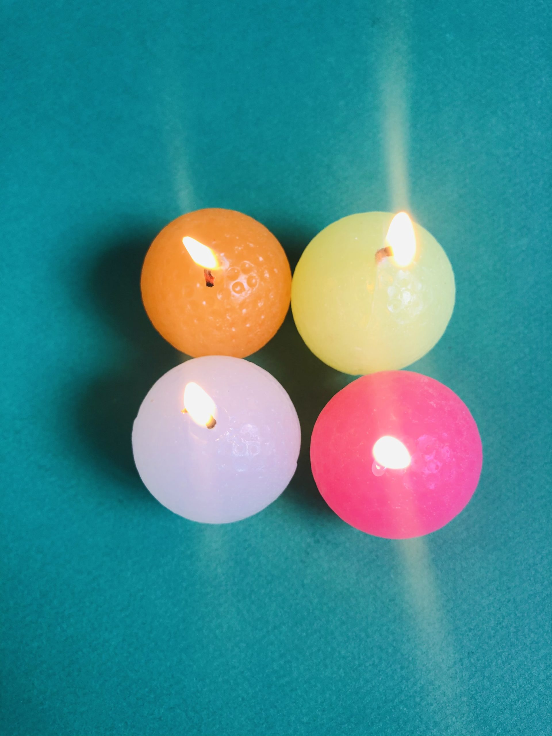 Bougies balles de golf colorées (x4) – Image 1