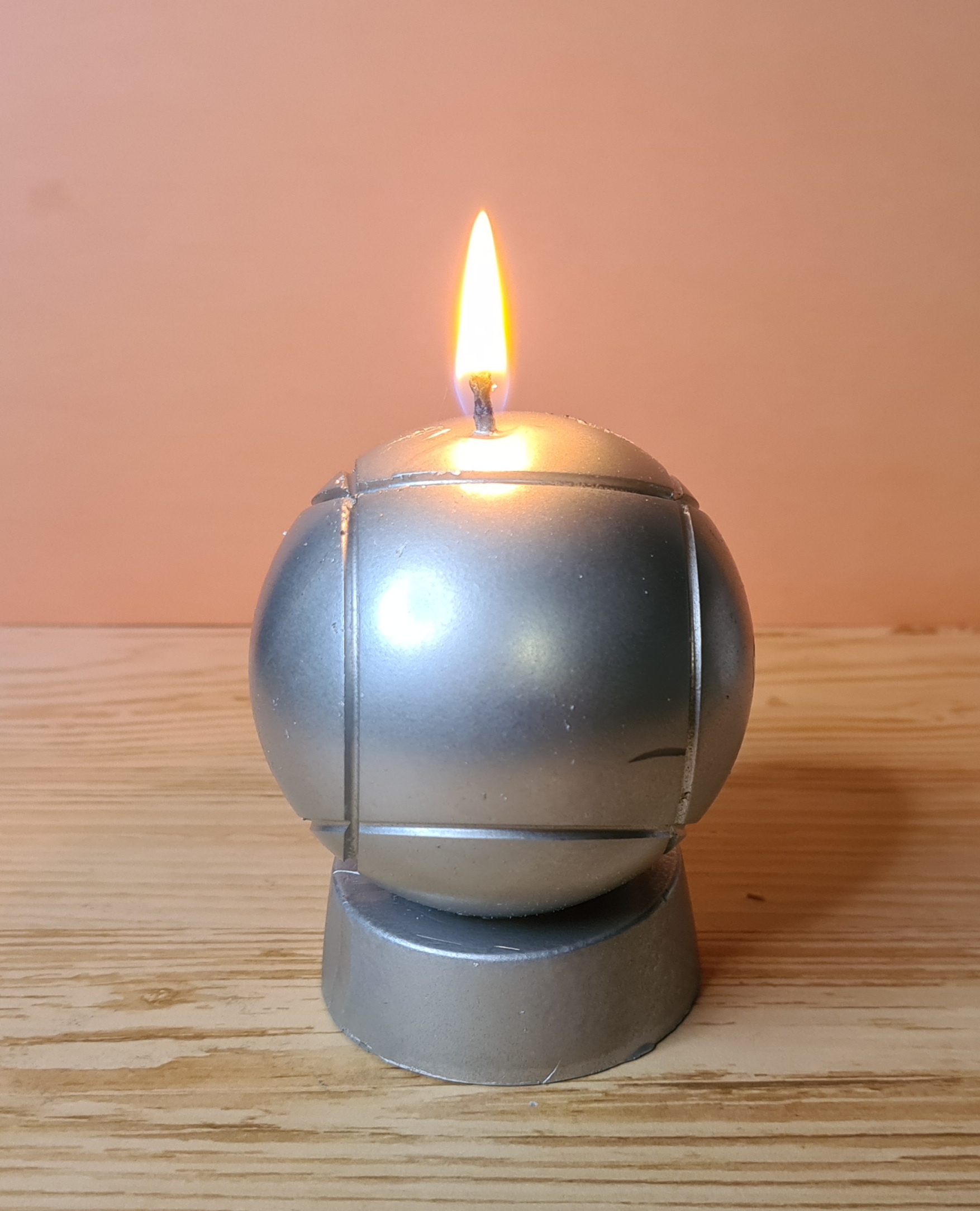 Bougie boule de pétanque argent – Image 1