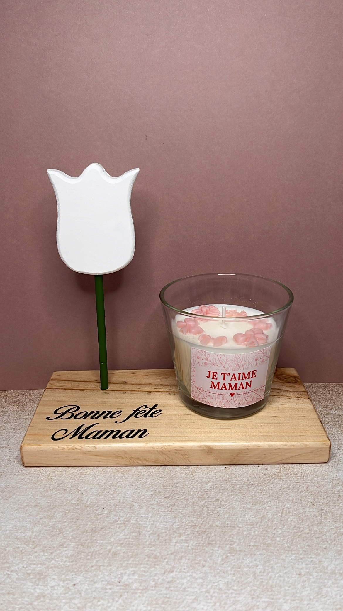 Bougie Noeuds rose pâle et son socle en bois – Image 1