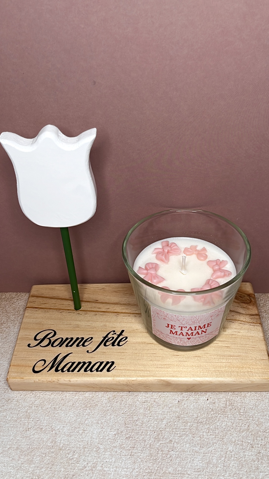 Bougie Noeuds rose pâle et son socle en bois – Image 2