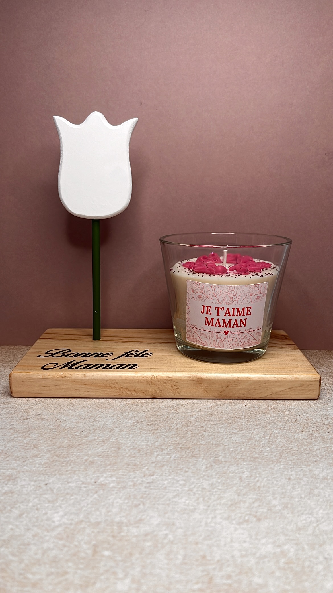 Bougie Nœud rose fushia et son socle en bois – Image 1