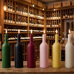 Bougie artisanale en cire végétale forme bouteille de Bordeaux, réplique exacte modélisée en 3D, idéale pour cavistes et châteaux.