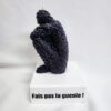 Bougie artisanale noire design pixel sur socle blanc avec inscription Fais pas la gueule.