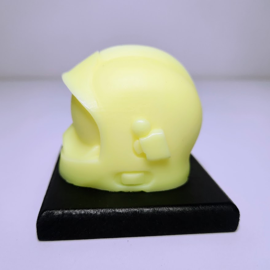 casque en cire jaune fluo d'un casque de pompier sans mèche