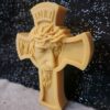 christ en cire d'abeille fabrication artisanale statue religieuse en cire d'abeille visage du christ