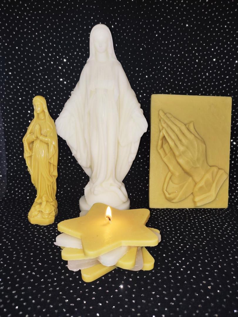 Coffret cadeau de bougie étoile + Vierges Miraculeuse et Marie + tableau Les Mains Jointes – Image 1