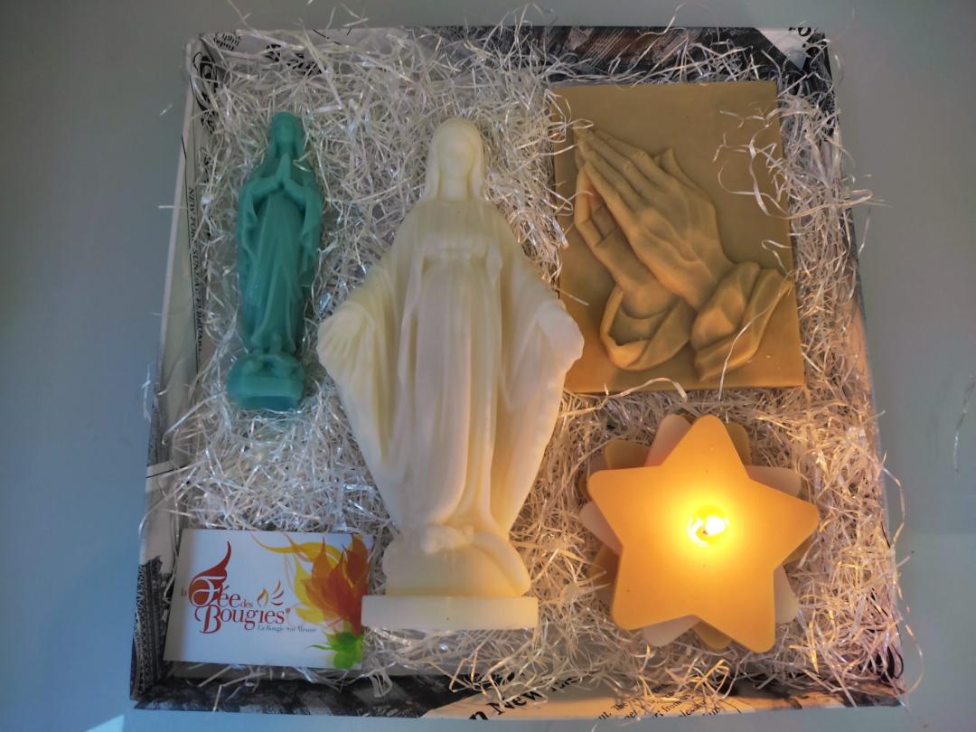Coffret cadeau de bougie étoile + Vierges Miraculeuse et Marie + tableau Les Mains Jointes – Image 1